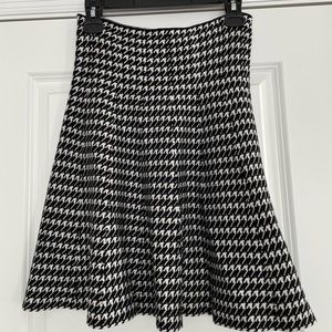 NWT max studio knit black and white skirt, size large